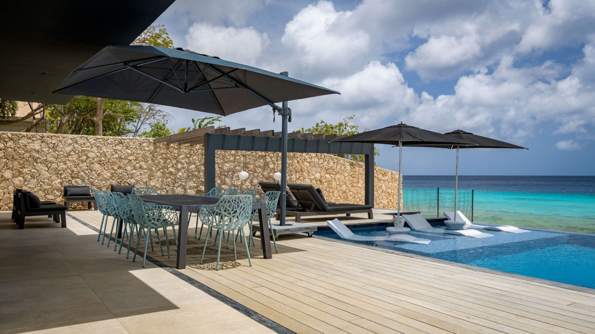 Exclusive Contemporary Oceanfront Villa, photograph 15 of 16