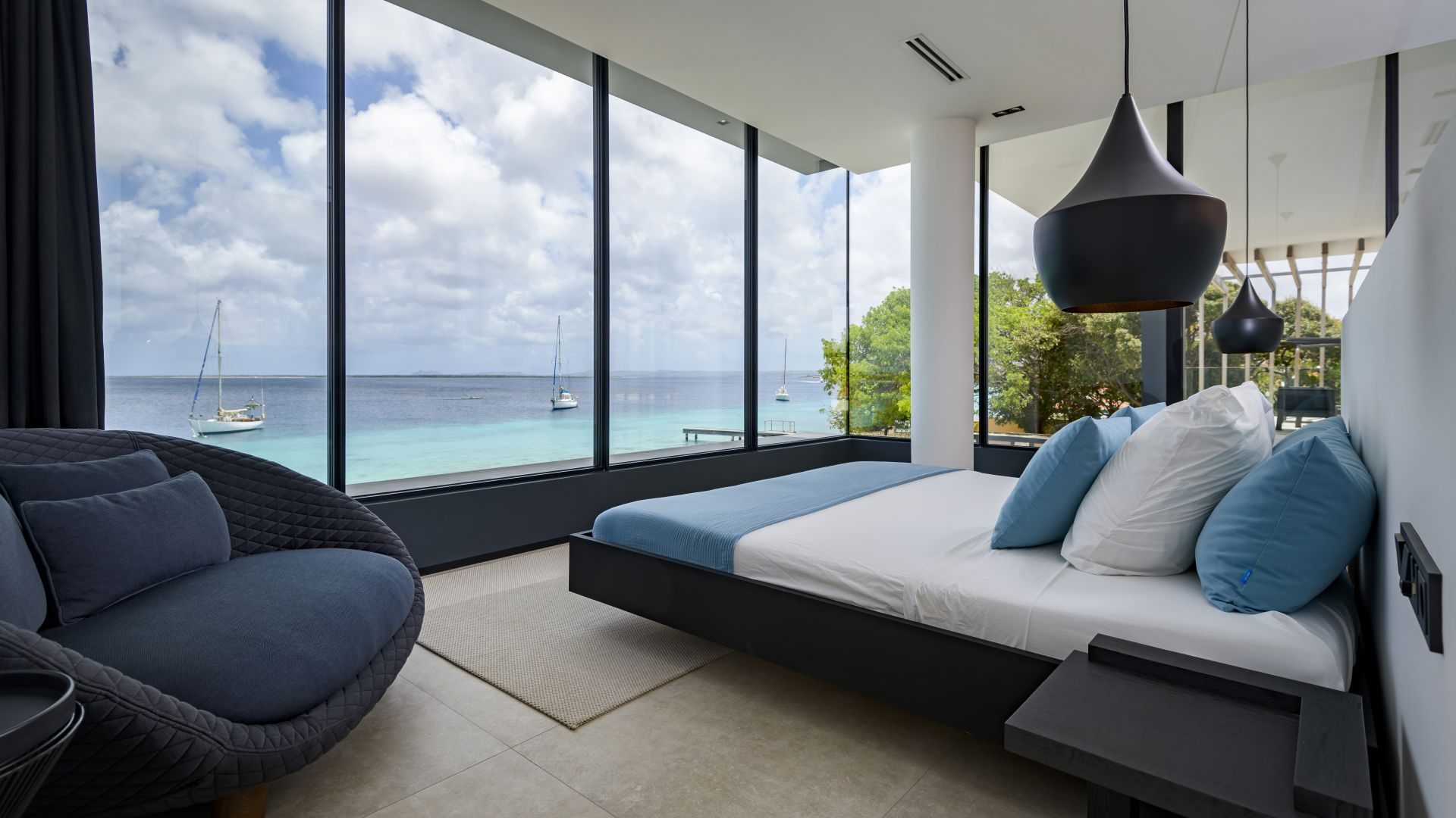 Exclusive Contemporary Oceanfront Villa, photograph 9 of 16