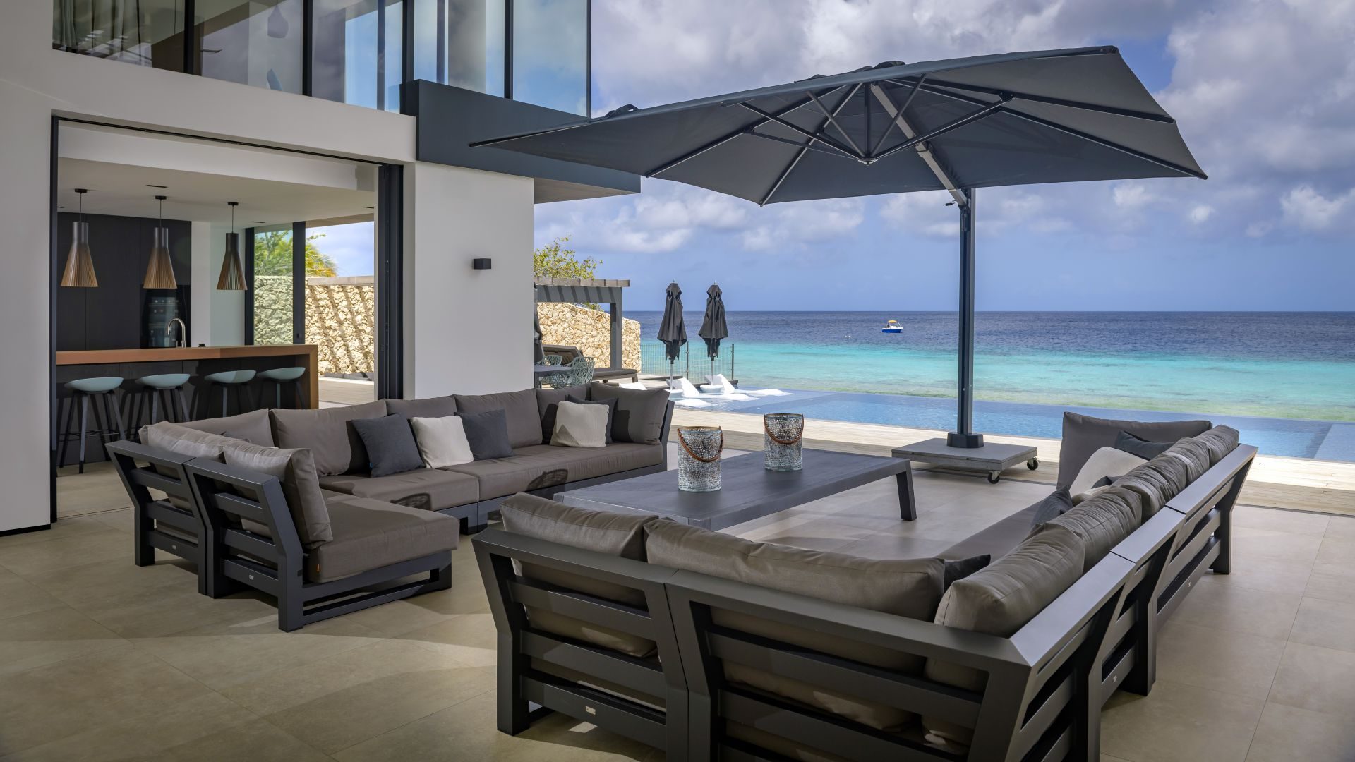 Exclusive Contemporary Oceanfront Villa, photograph 11 of 16