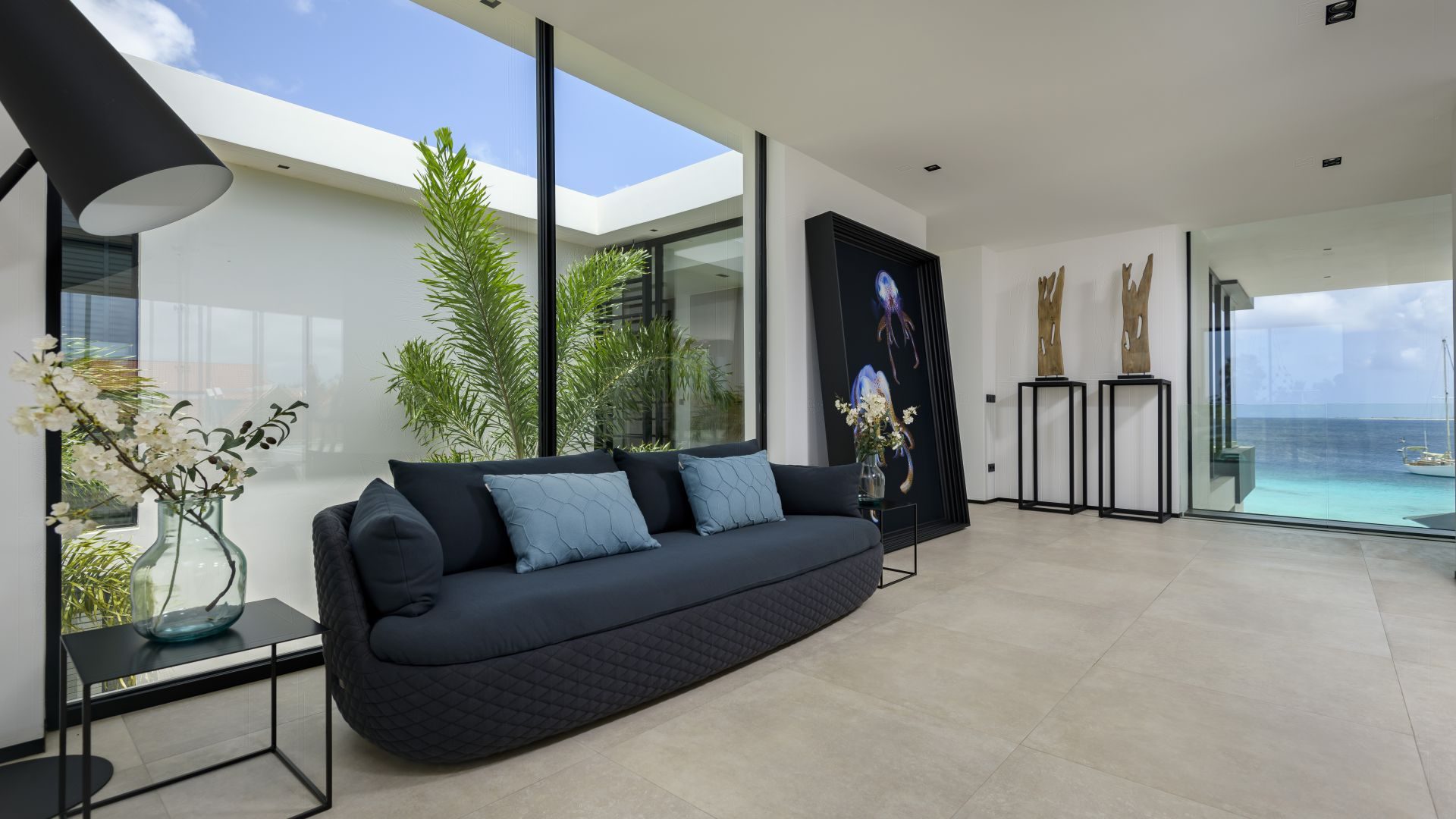 Exclusive Contemporary Oceanfront Villa, photograph 10 of 16