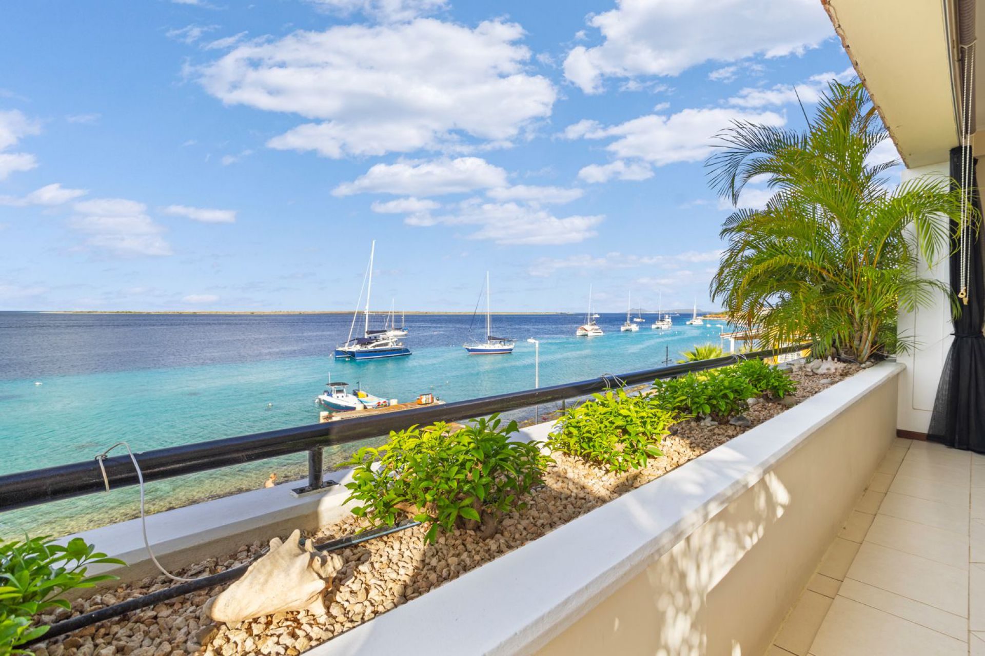 Oceanfront Vacation Condo in City Center, photograph 30 of 33
