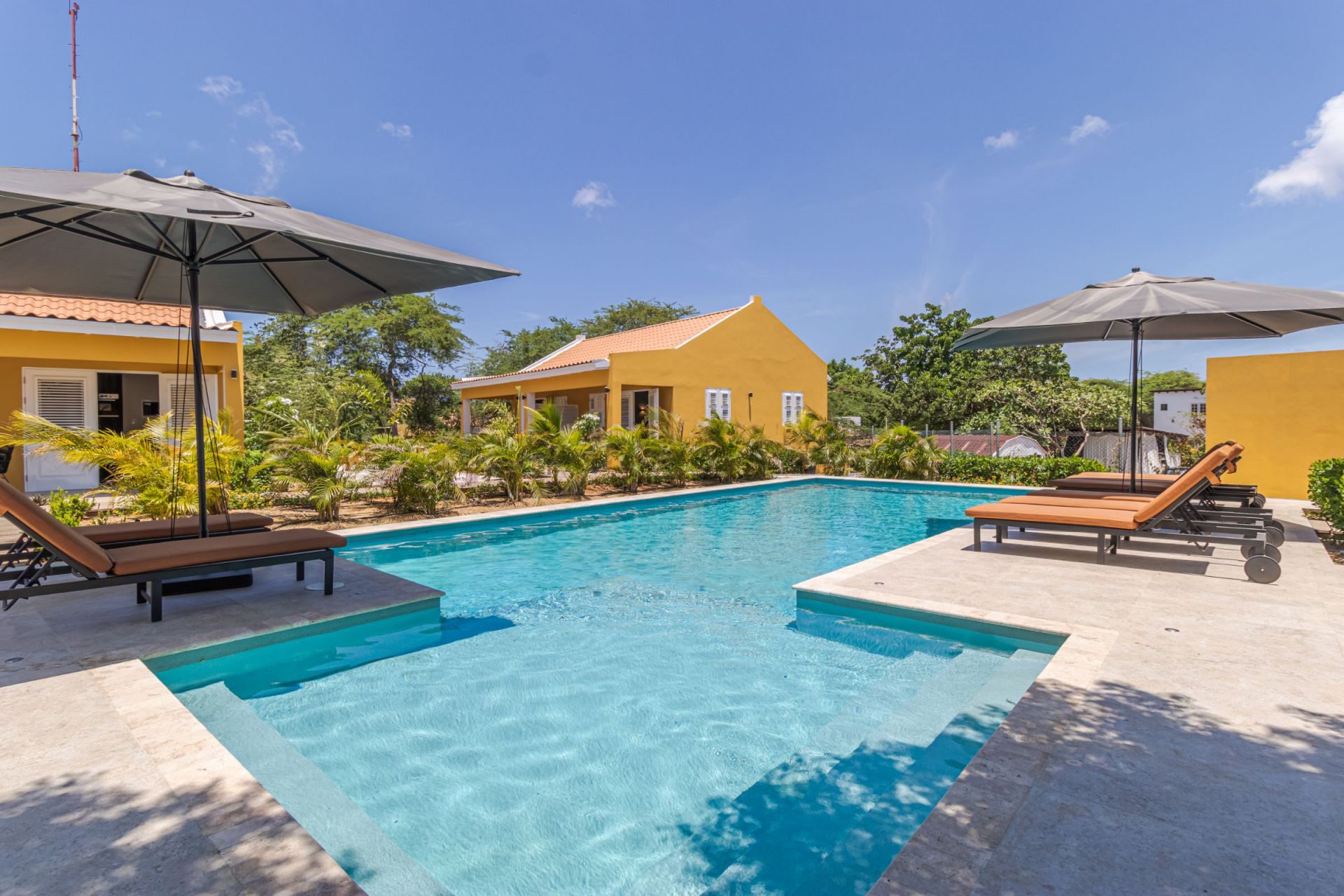 Hòfi Henk Studios Rincon with shared swimming pool, photograph 19 of 26