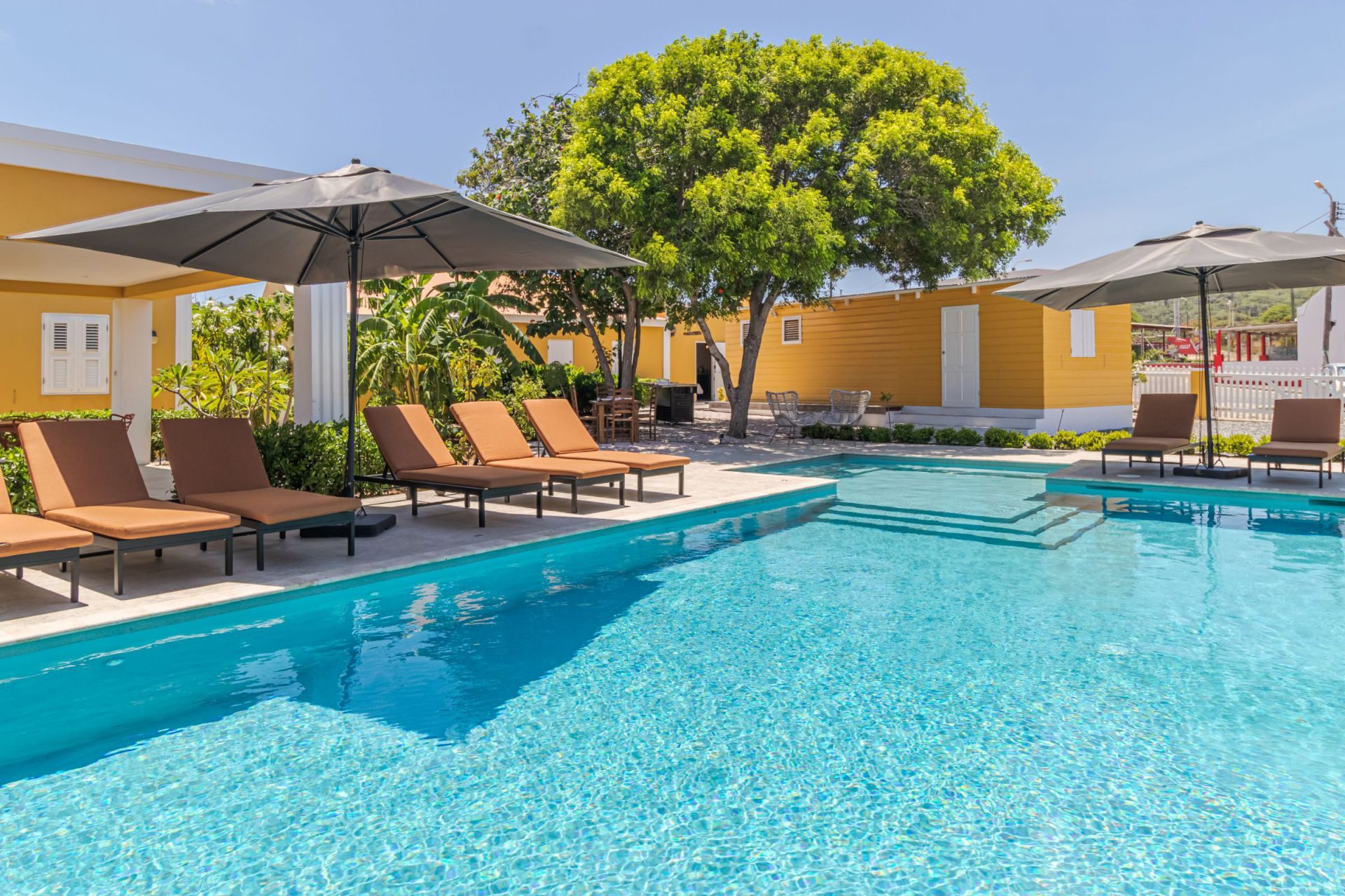 Hòfi Henk Studios Rincon with shared swimming pool, photograph 21 of 26