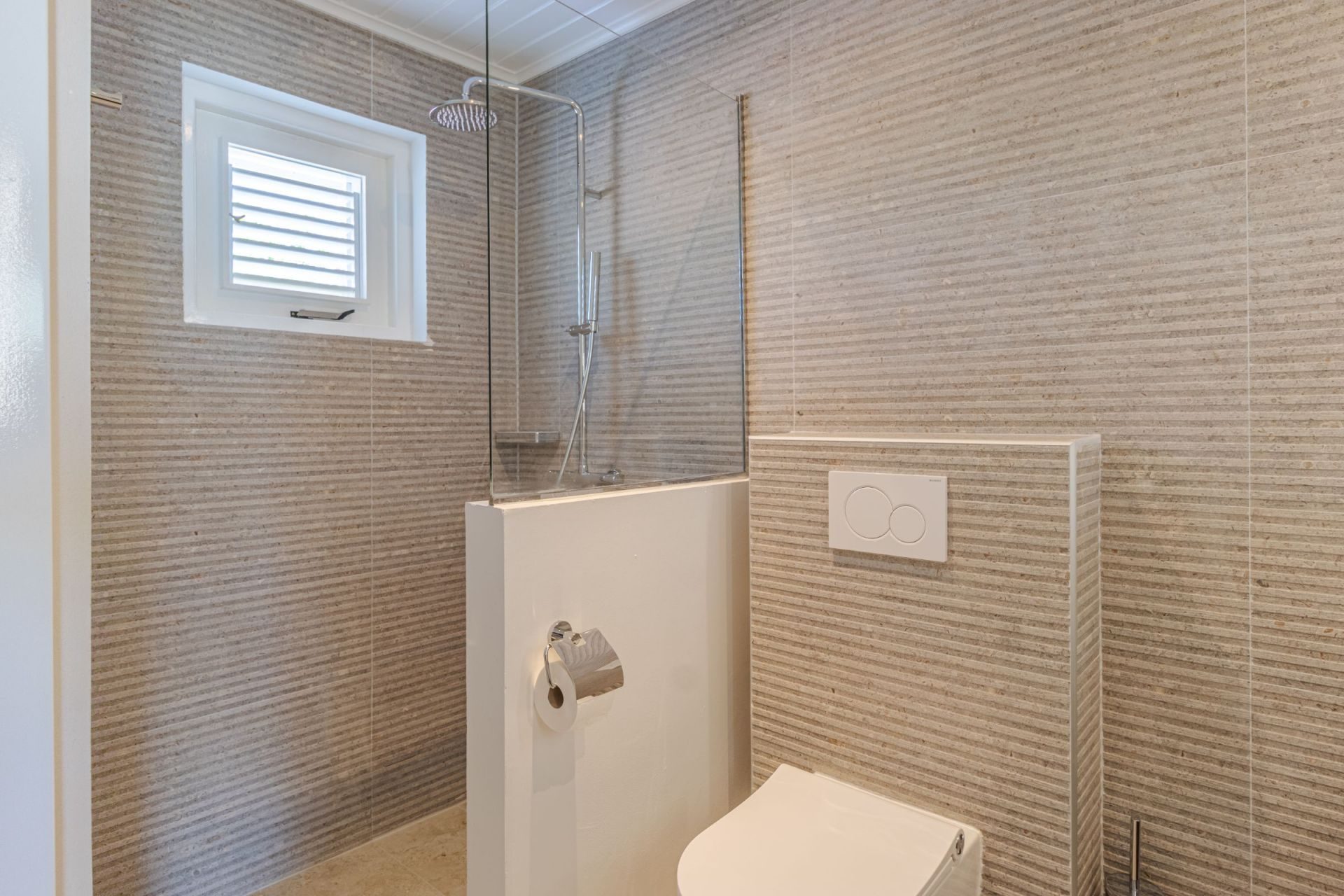 Hòfi Henk Studios Rincon with shared swimming pool, photograph 12 of 26