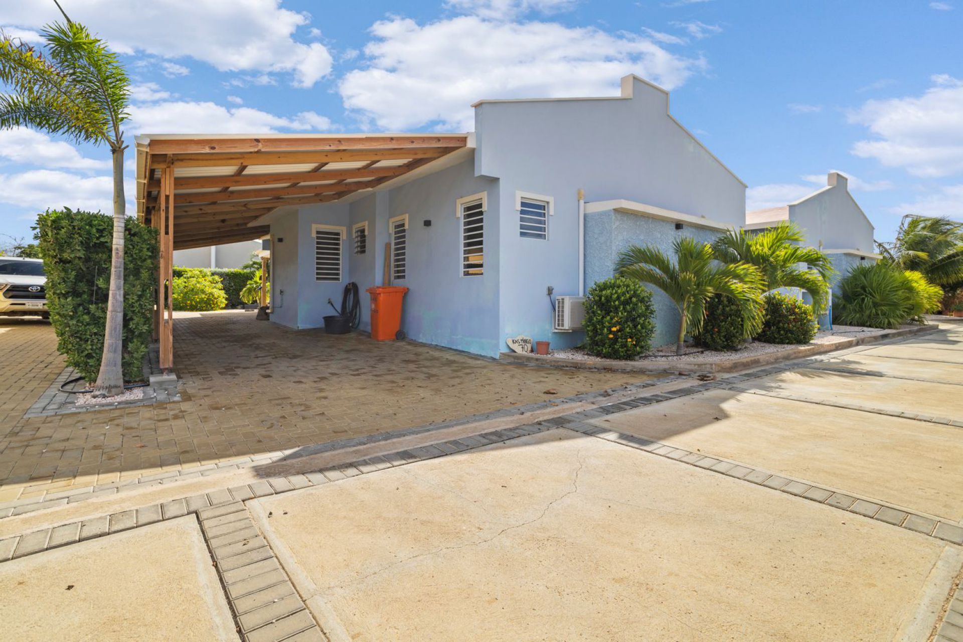 Regatta Residence 70, photograph 2 of 40