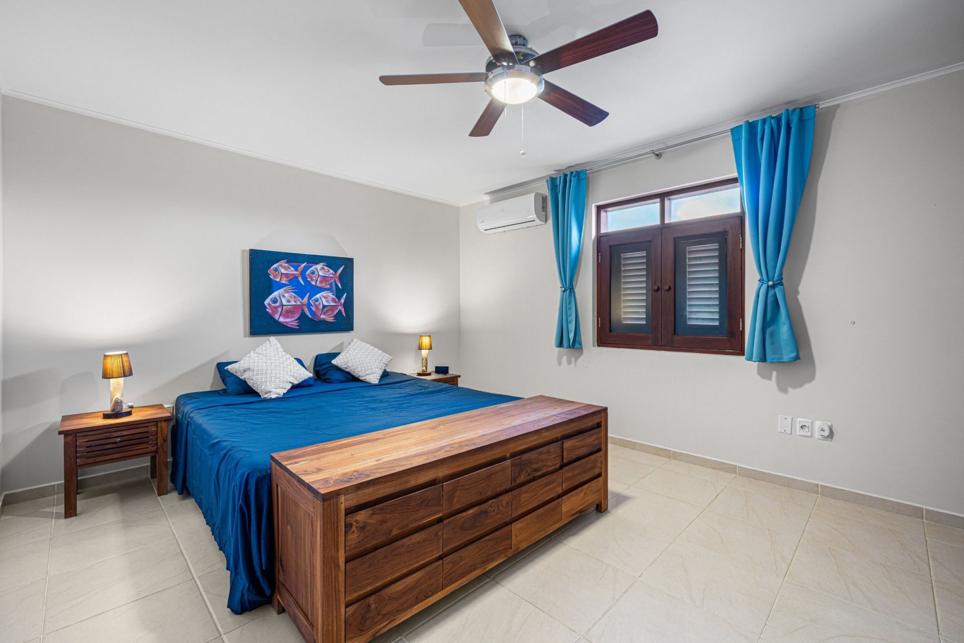 Vacation condo with 2 bedrooms, Caribbean Sea view, photograph 28 of 36