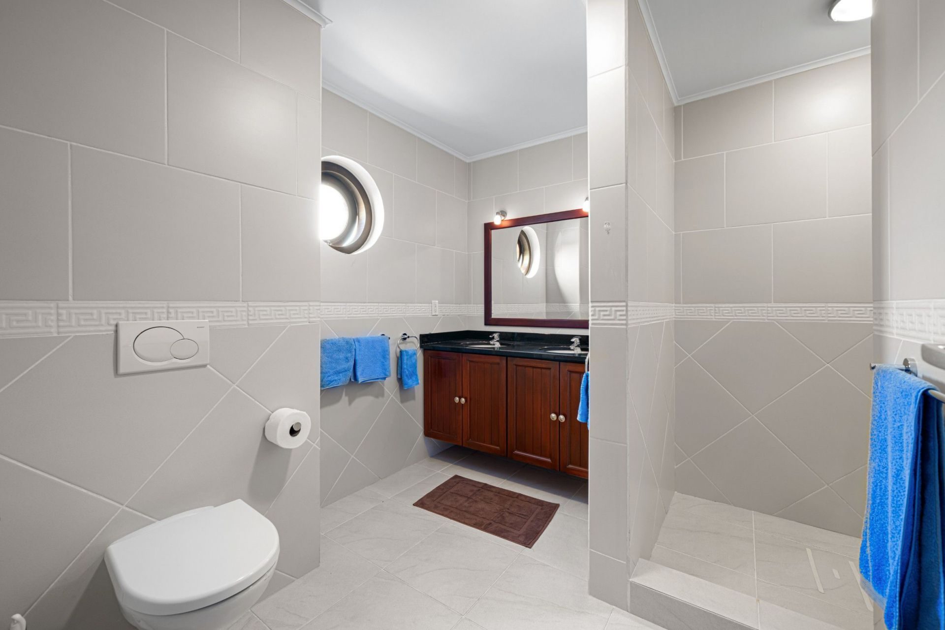 Vacation condo with 2 bedrooms, Caribbean Sea view, photograph 31 of 36