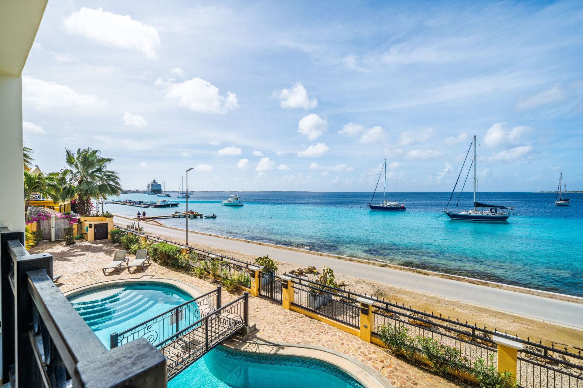 Vacation condo with 2 bedrooms, Caribbean Sea view, photograph 26 of 36