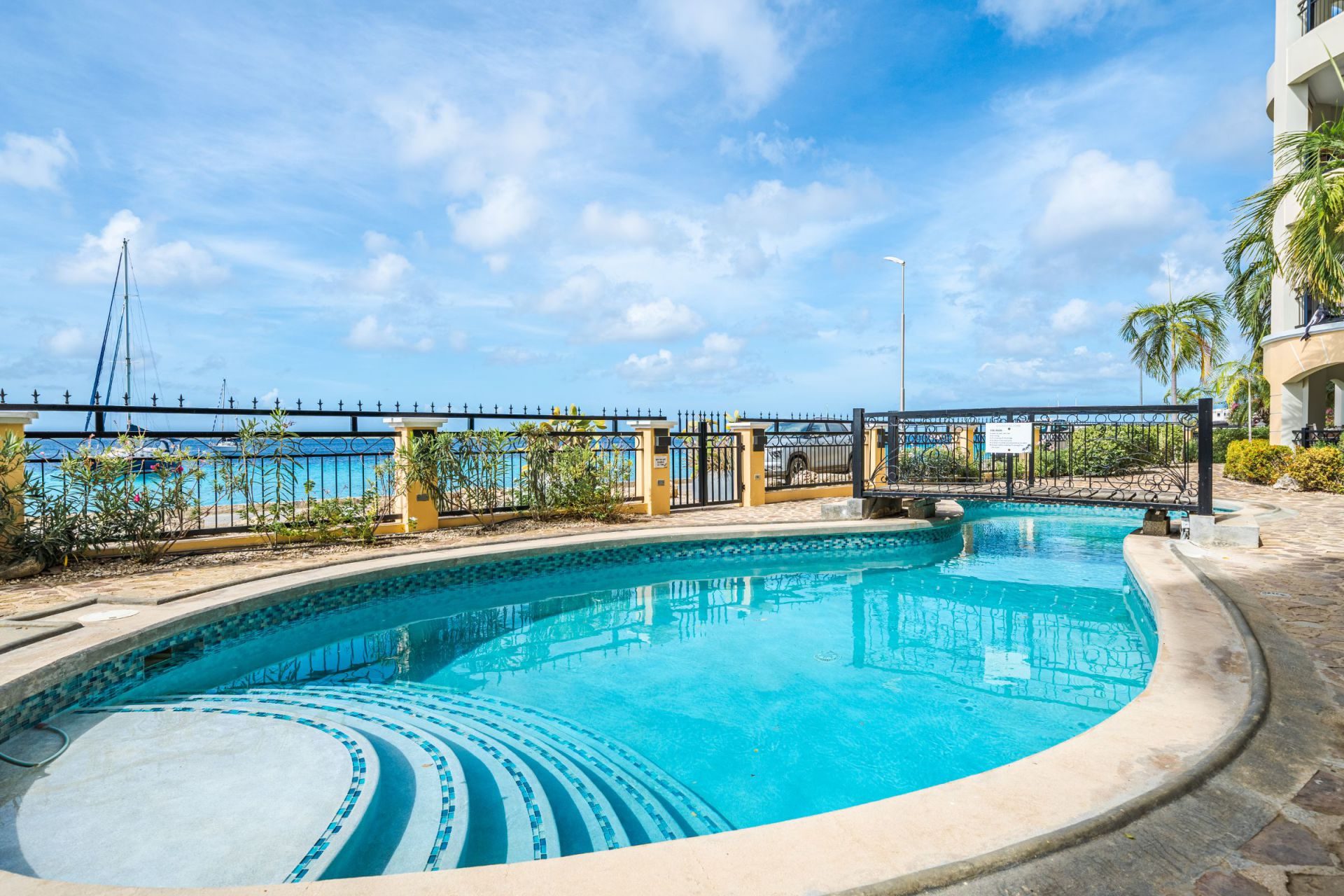 Vacation condo with 2 bedrooms, Caribbean Sea view, photograph 27 of 36