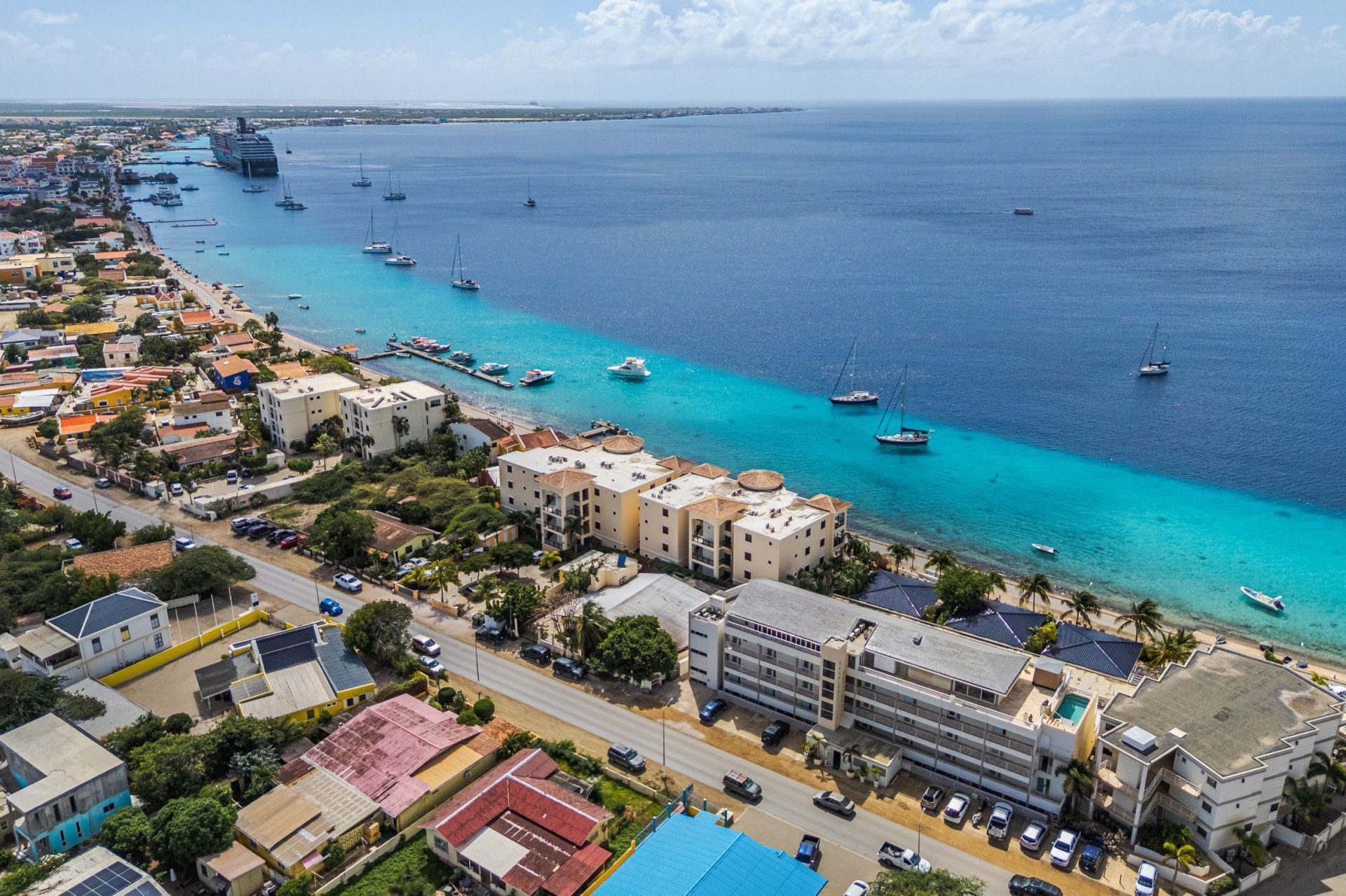 Vacation condo with 2 bedrooms, Caribbean Sea view, photograph 2 of 36