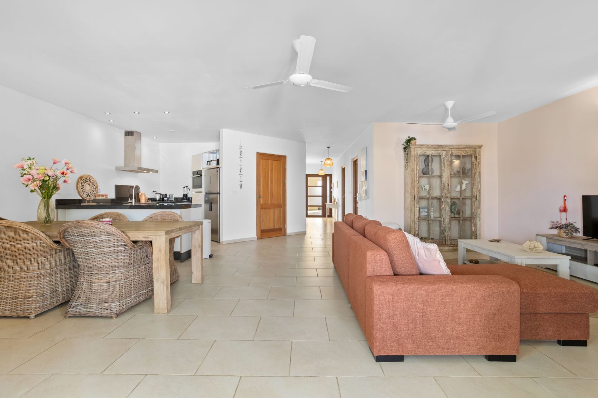 Apartment with Ocean View, photograph 6 of 34