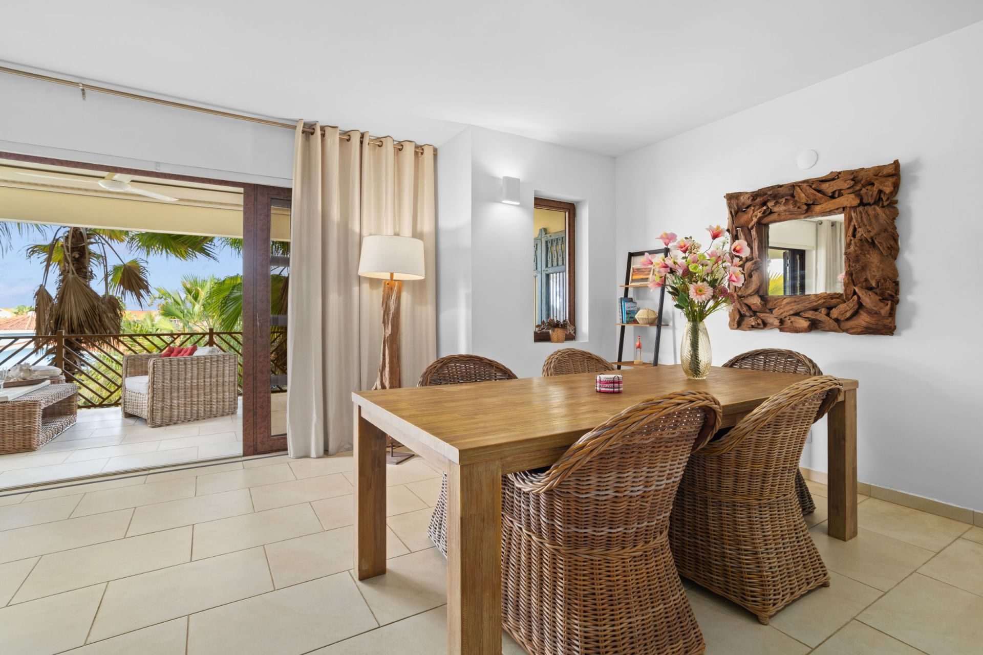 Apartment with Ocean View, photograph 11 of 34