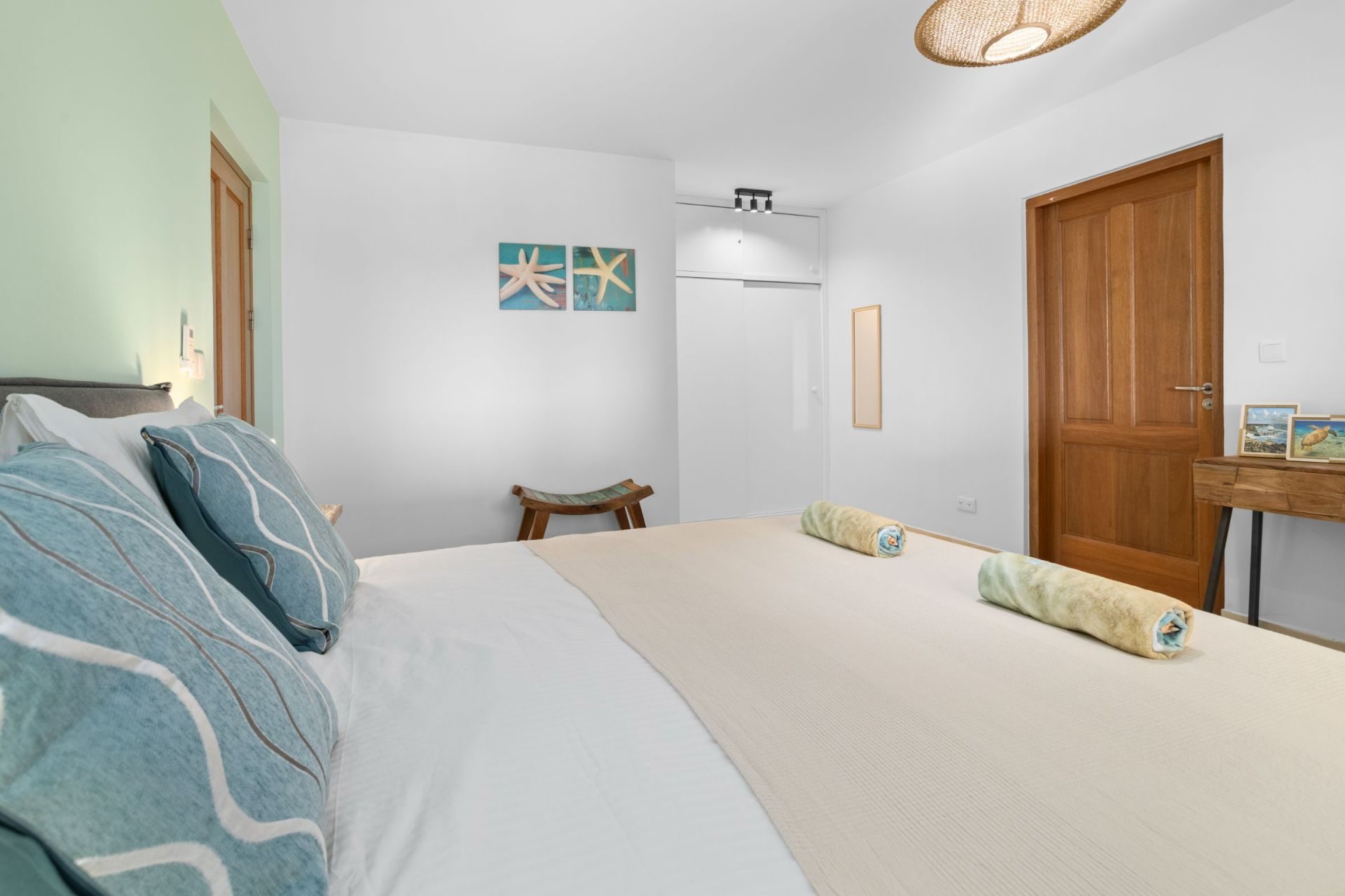 Apartment with Ocean View, photograph 21 of 34