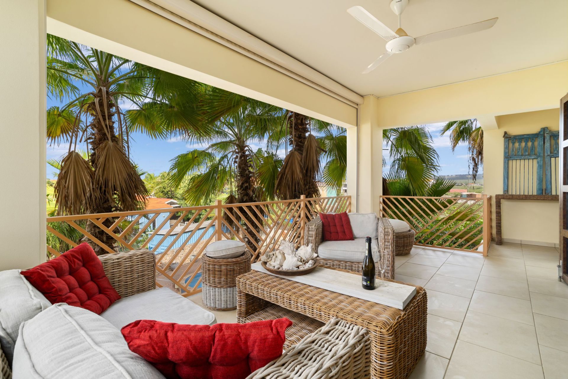 Apartment with Ocean View, photograph 25 of 34