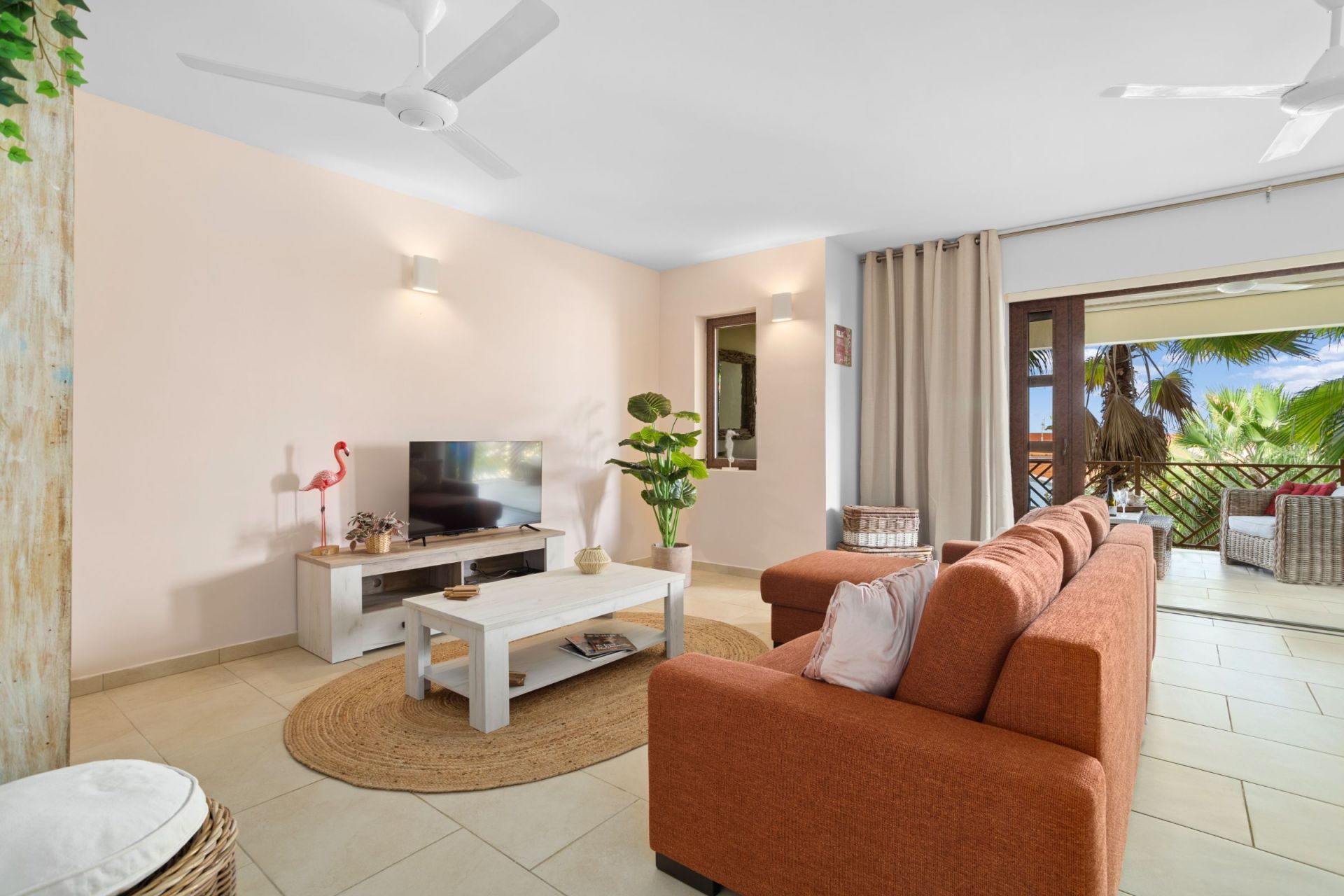 Apartment with Ocean View, photograph 3 of 34