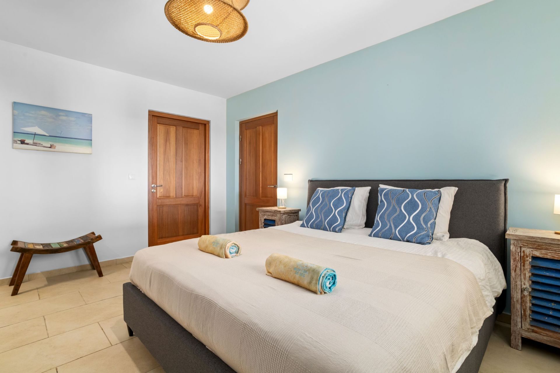 Apartment with Ocean View, photograph 14 of 34