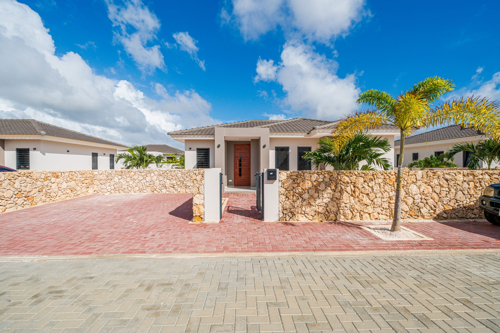 Kaya Sirena 9A-21 3-bedroom house, 2 bathrooms and private, photograph 2 of 25