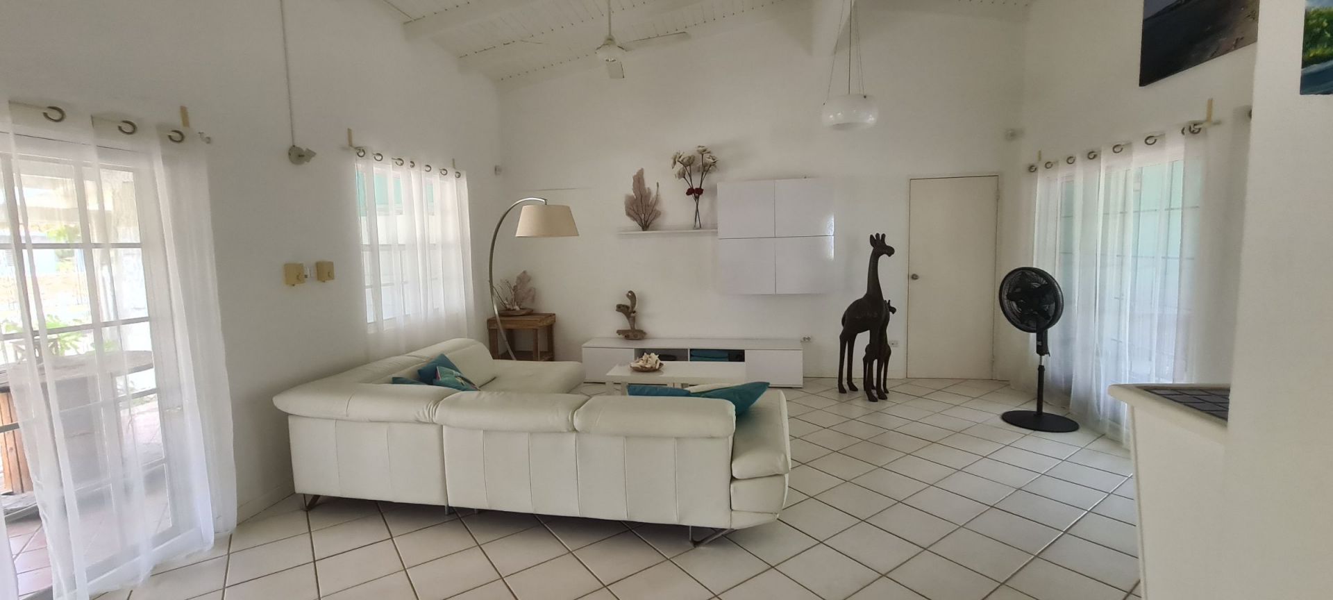 Kaya Tauro 7 in Belnem, interior and surroundings