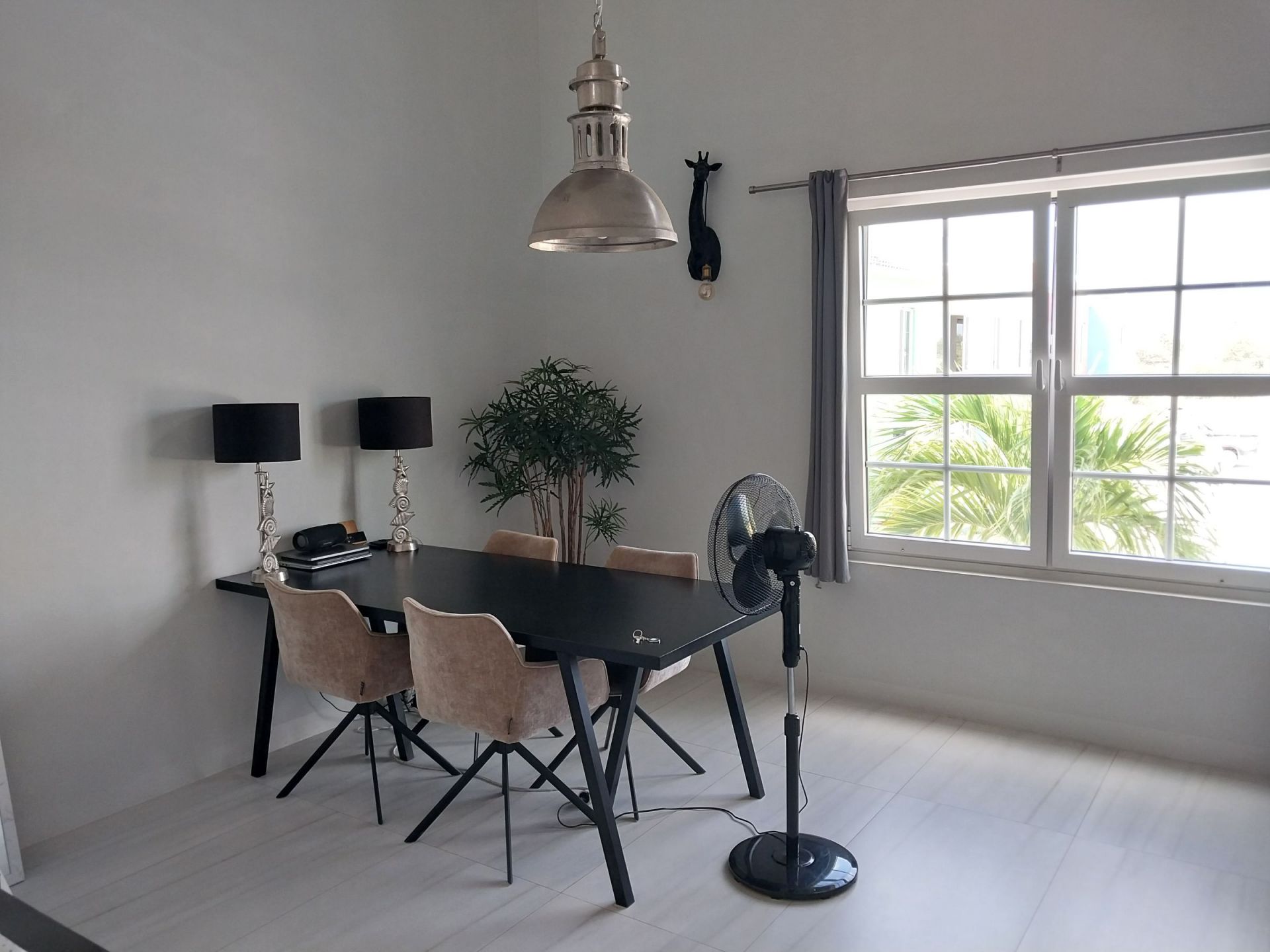 Kaya Grandi 43 E in Kralendijk, interior and surroundings
