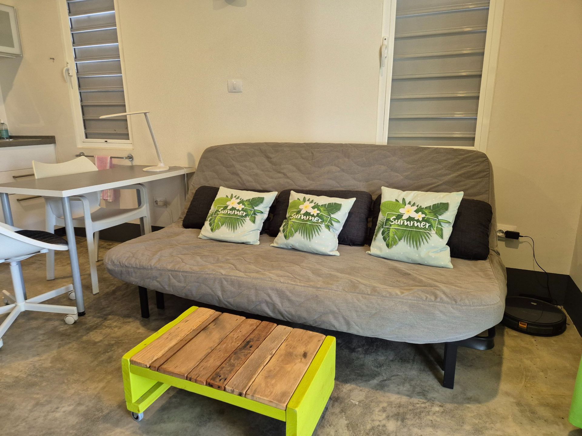 Crown Terrace 81 in Sabadeco, interior and surroundings