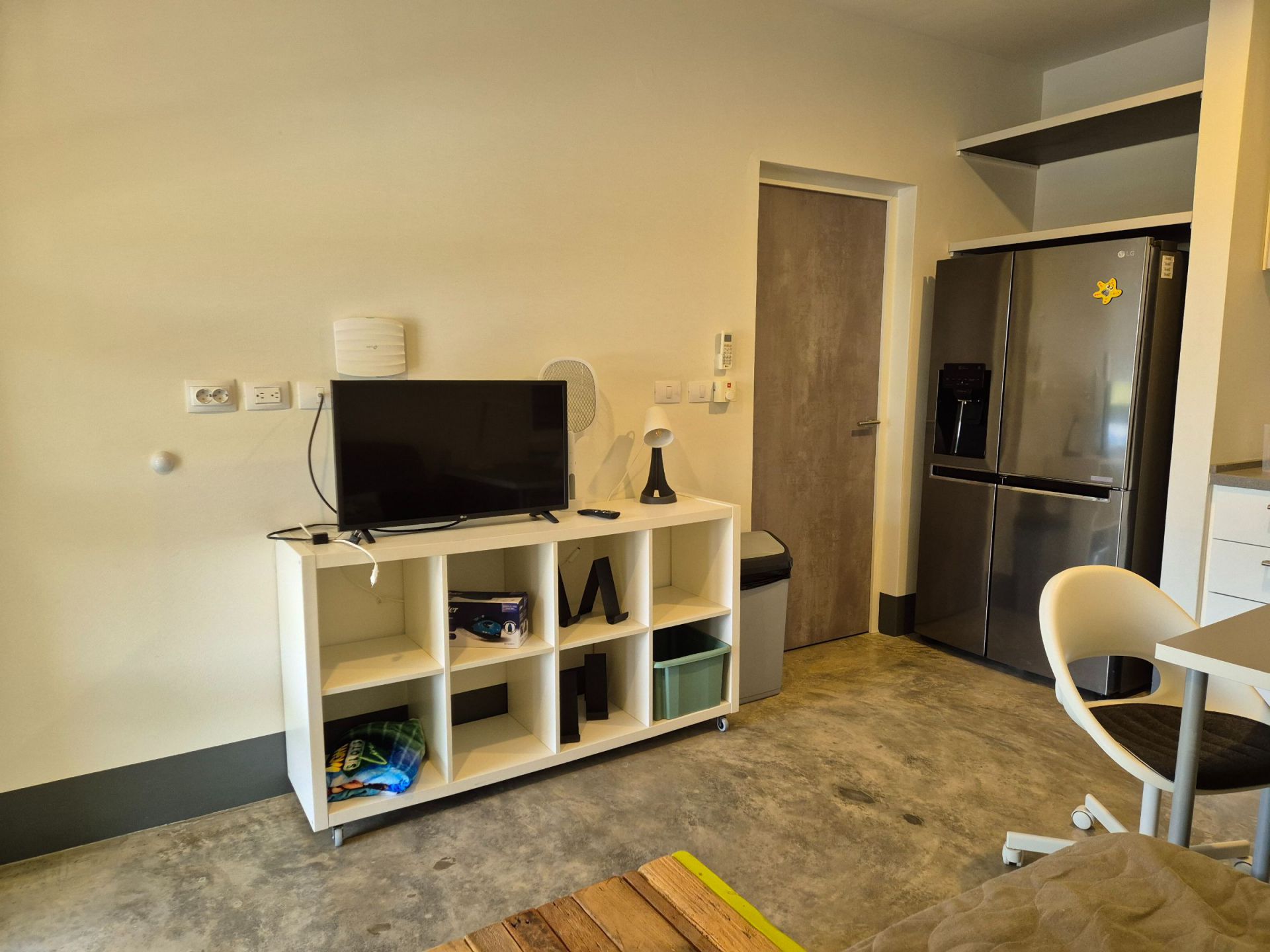 Crown Terrace 81 in Sabadeco, interior and surroundings