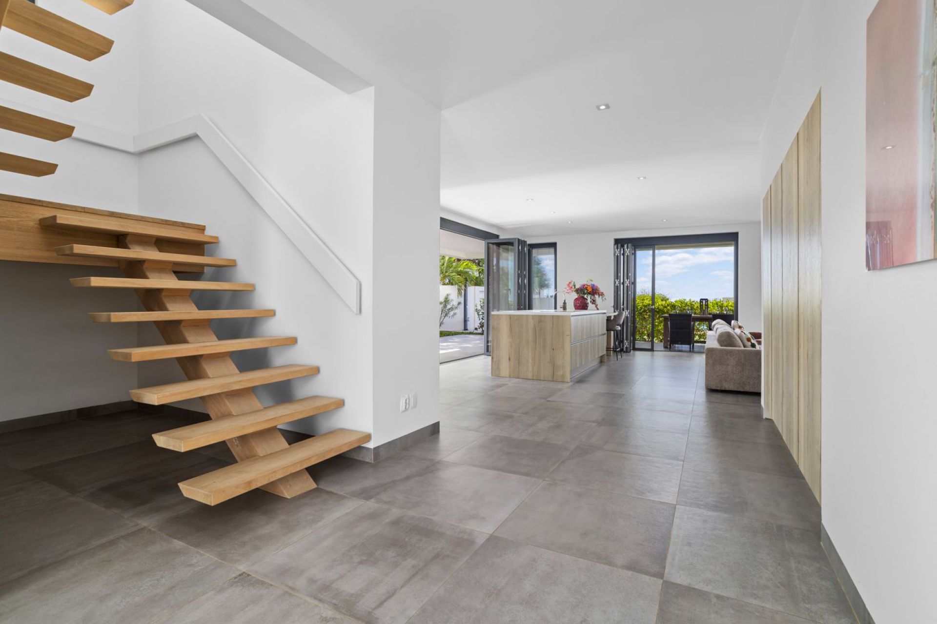 Villa Thirty-Four in Kralendijk, interior and surroundings