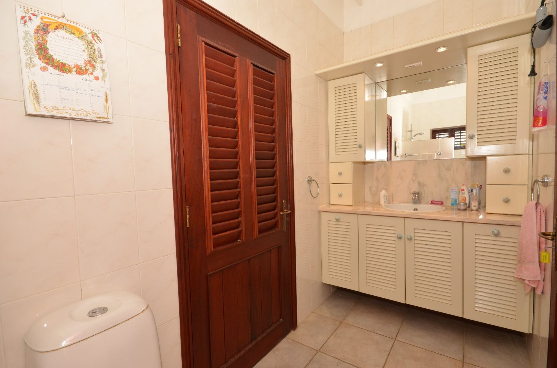 Te koop villa in landhuis stijl direct aan caribische zee op bonaire