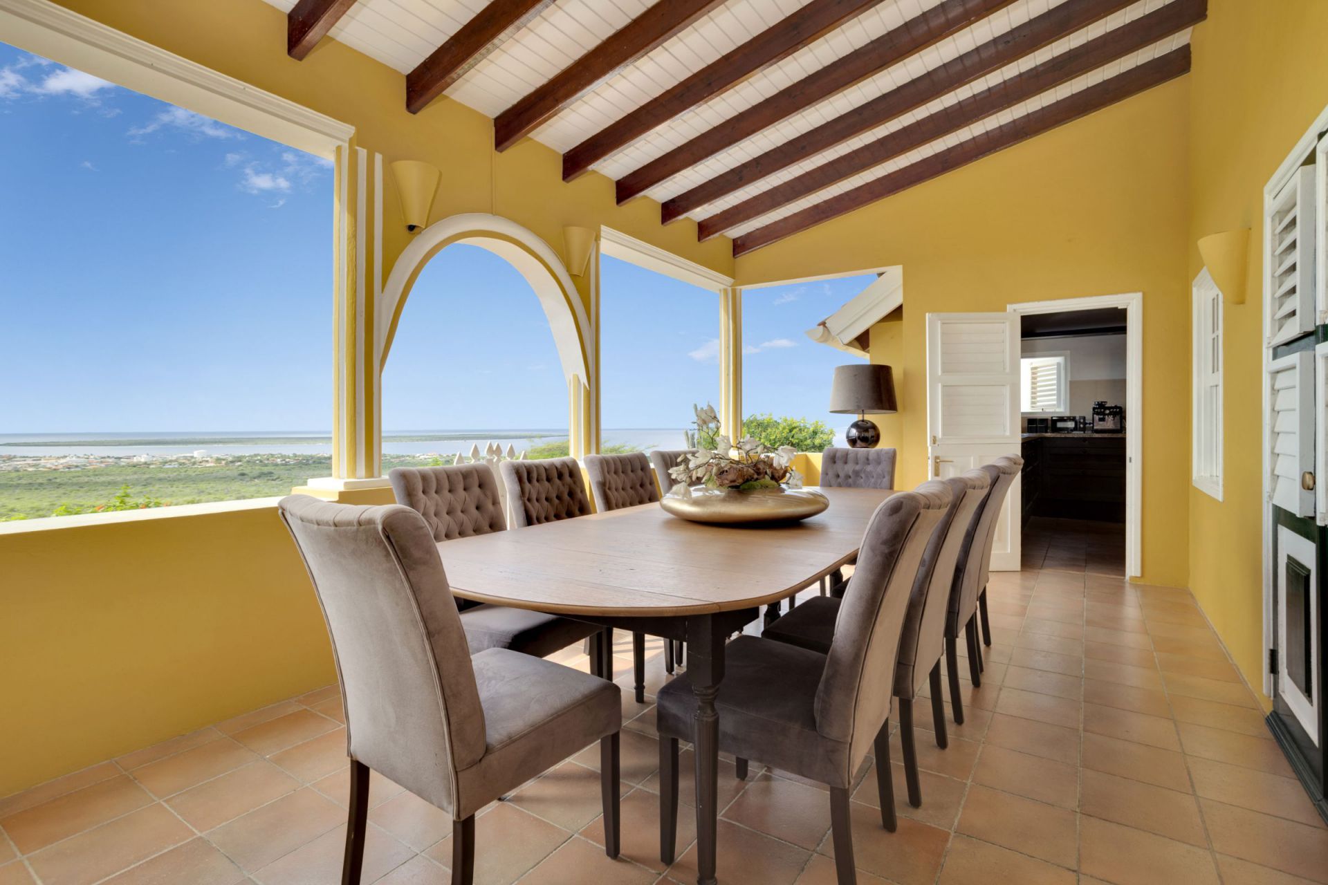 Kaya Turkesa 28 in Santa Barbara, interior and surroundings