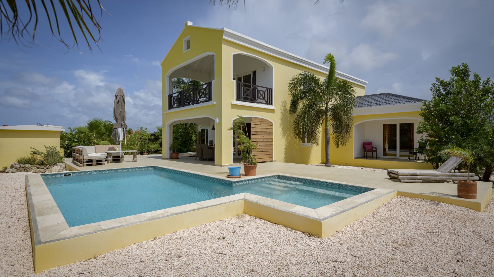 Your commercial business on Bonaire Sunbelt Realty