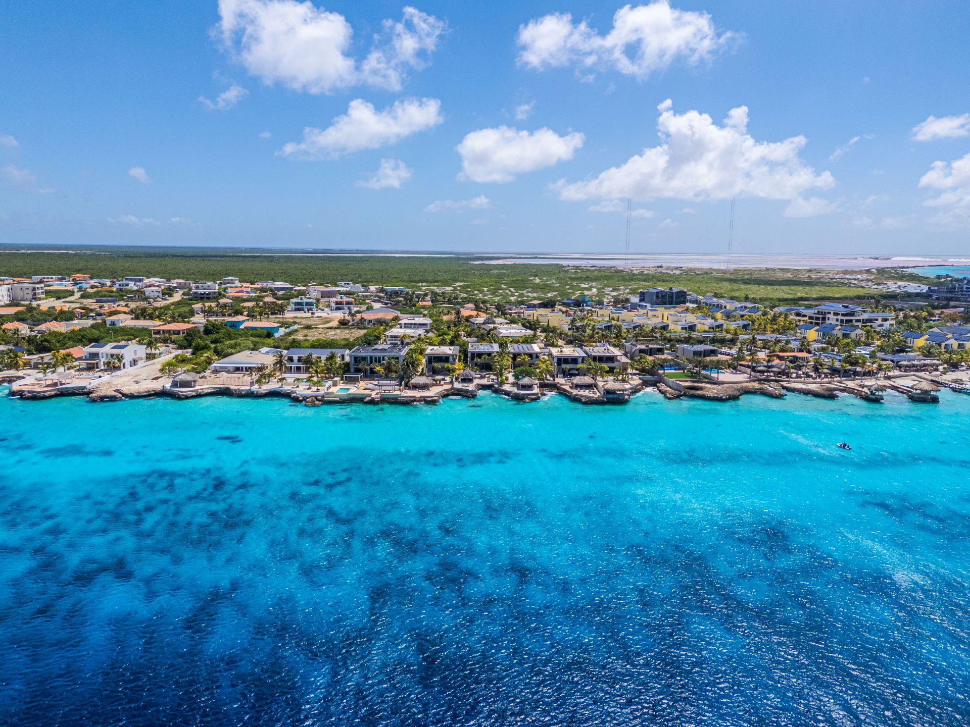 Kas Lila Bonaire in Punt Vierkant, interior and surroundings