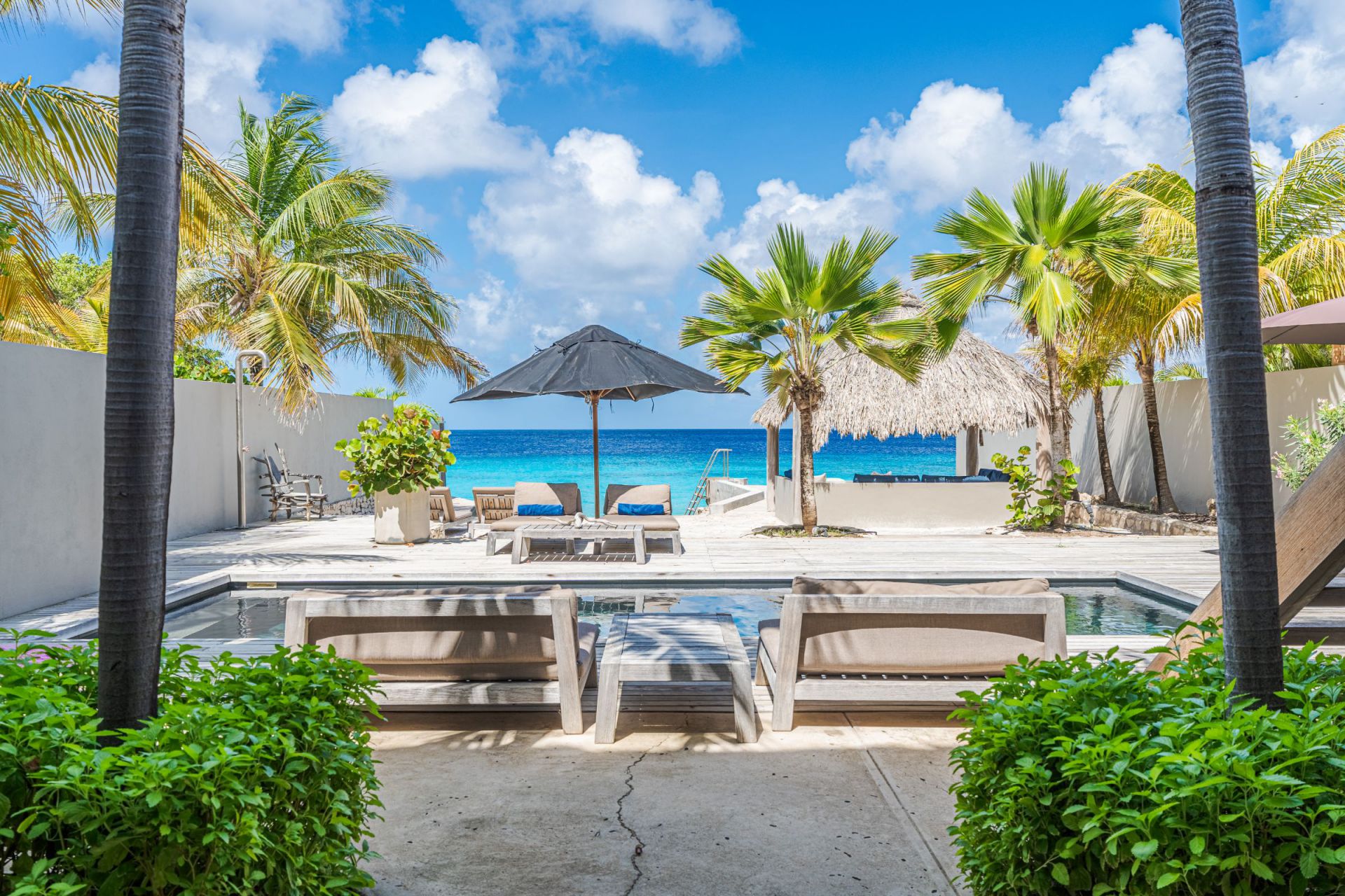 Kas Lila Bonaire in Punt Vierkant, interior and surroundings