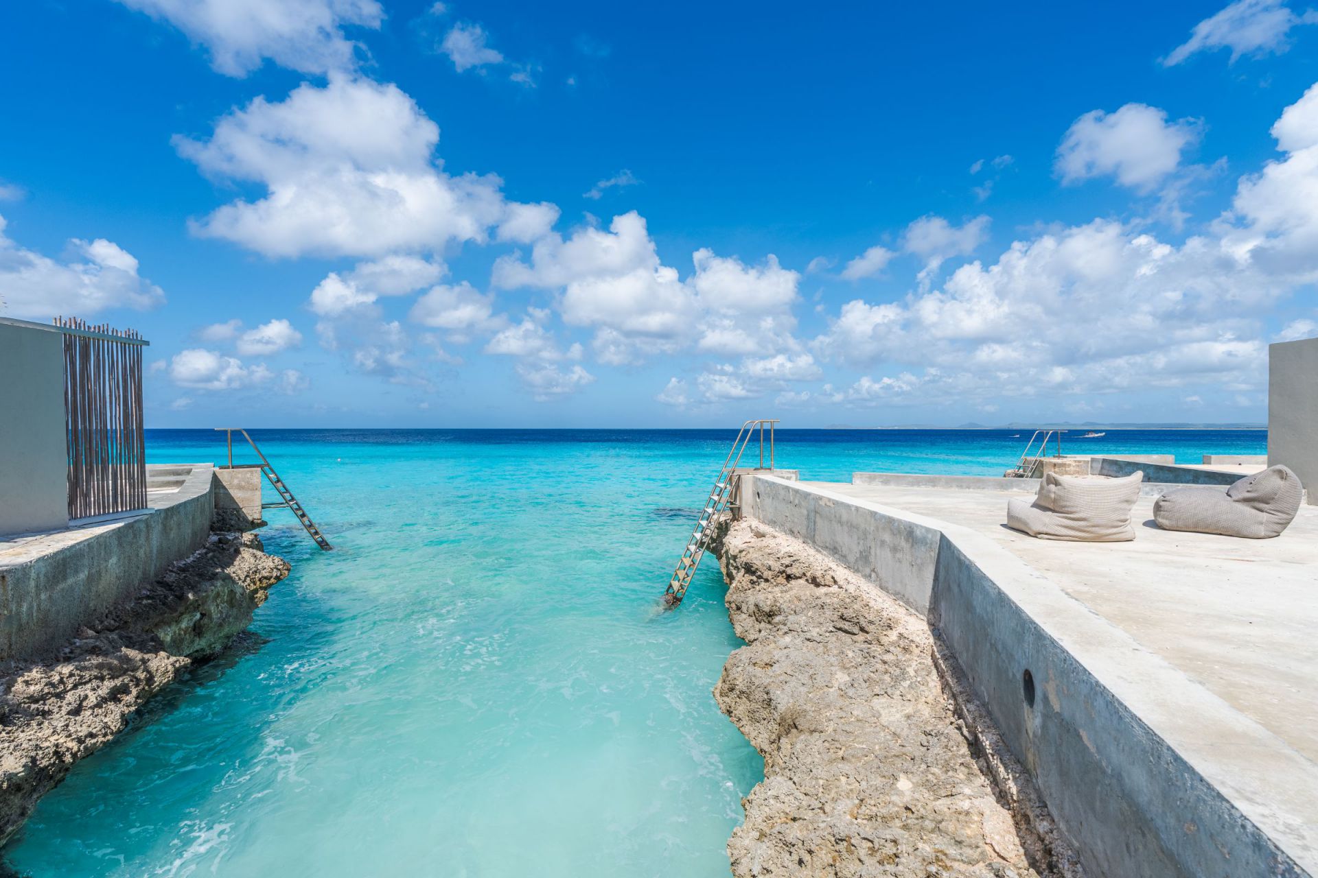 Kas Lila Bonaire in Punt Vierkant, interior and surroundings
