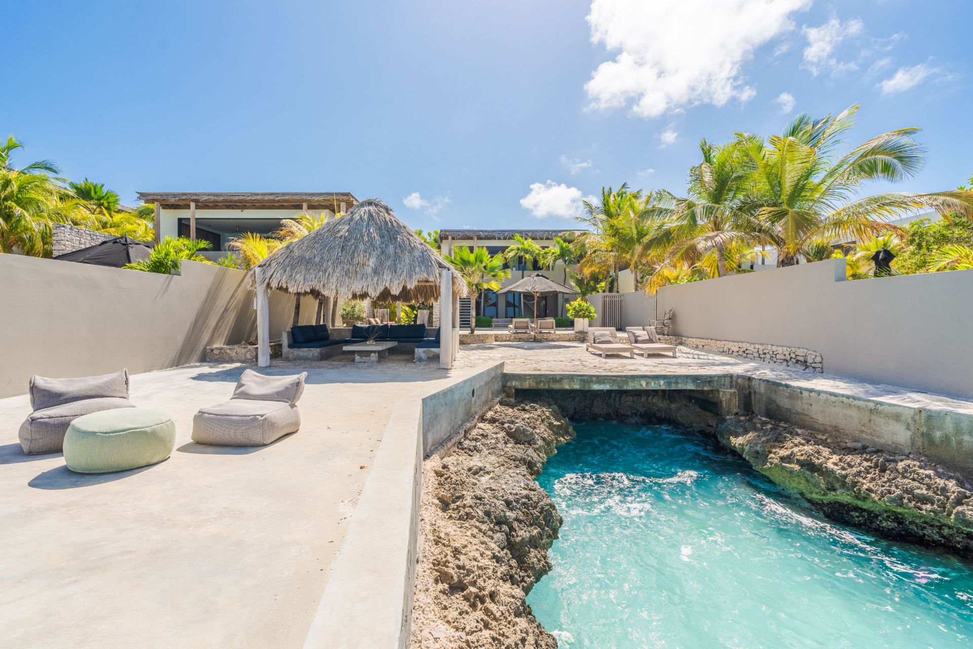 Kas Lila Bonaire in Punt Vierkant, interior and surroundings