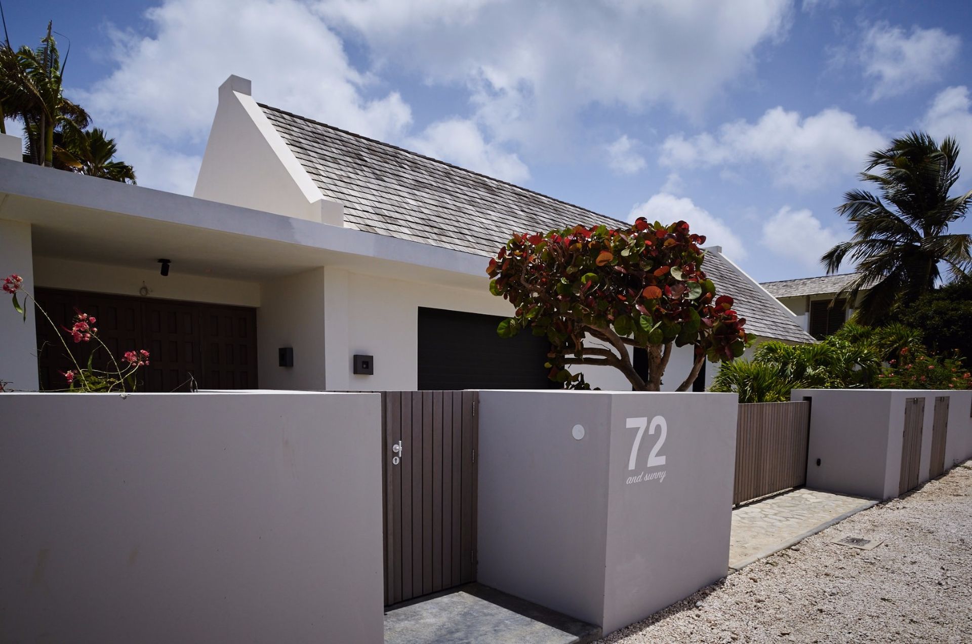 Te koop beach villa ontworpen door piet boon, met zwembad en ...