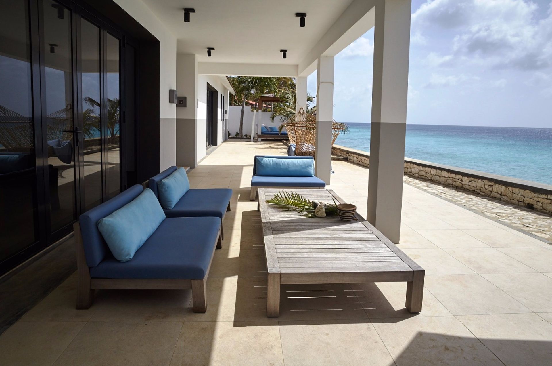 Te koop beach villa ontworpen door piet boon, met zwembad en ...