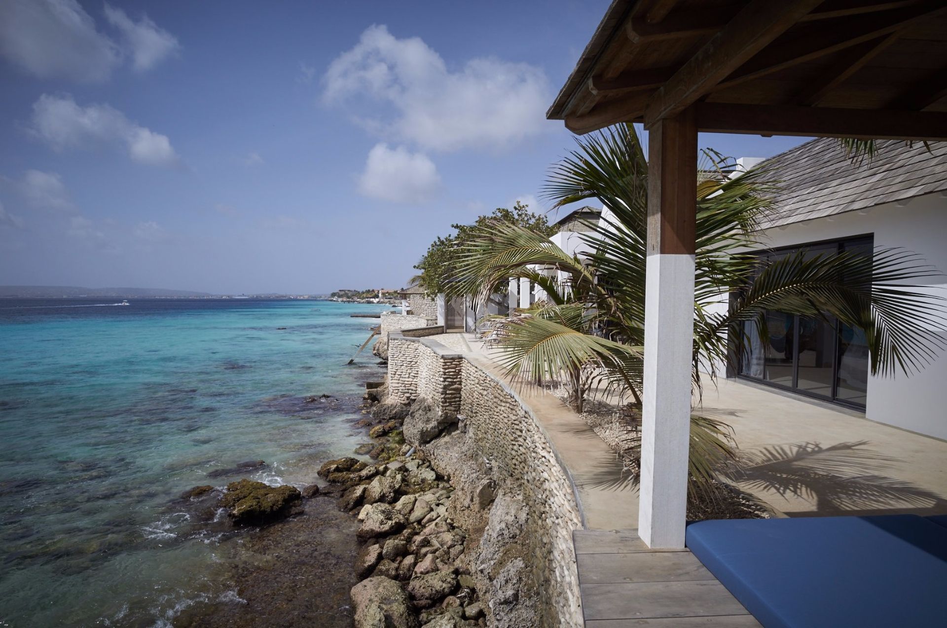 Te koop beach villa ontworpen door piet boon, met zwembad en ...