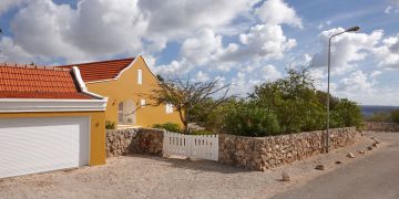 Crown Shores 9 and adjacent garden lot
